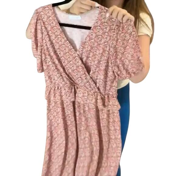 Kaileigh Ditsy Floral Dress, Sizes Medium or Large, New with Tag MSRP $99 - Picture 12 of 13